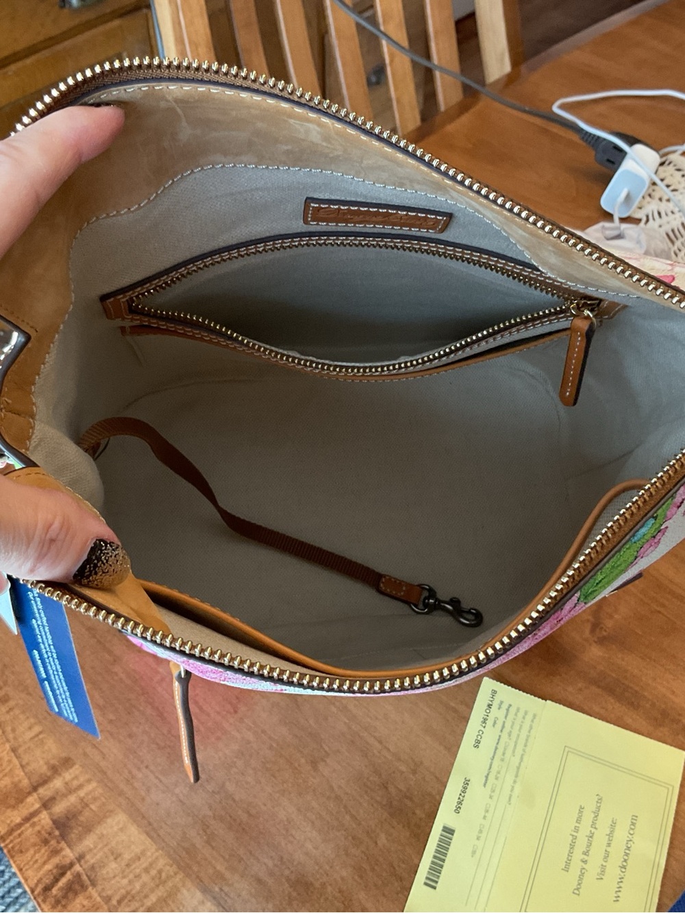 Dooney & Bourke Cream Hydrangea Large Sac - Picture 8 of 16